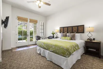 Image de Perfect Summer Hideaway! 165 $ la nuit, côté piscine et une vue magnifique sur la montagne!