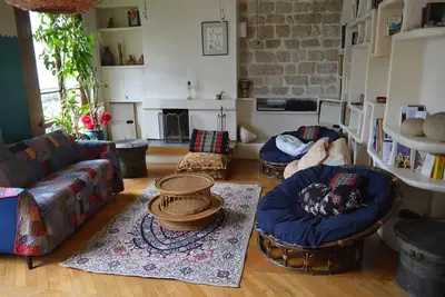 Image de Maison lumineuse, spacieuse, verte et confortable dans le quartier latin