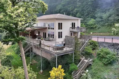 Image de \"Lake House\" ~ Sud; Retraite au bord de l'eau; Venez au paradis pour vous détendre