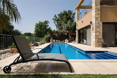 Image de Superbe villa pour des vacances en famille. Piscine privée. Animaux acceptés.