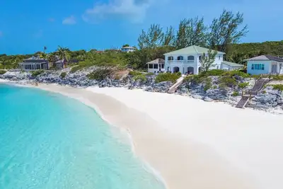 Image de Papaya House Exuma sur une plage spectaculaire