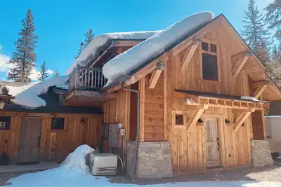 Image de 1 Br Loft à côté du ruisseau avec de magnifiques vues sur le mont. République