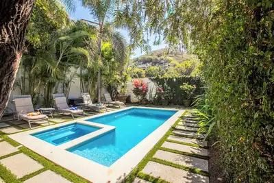 Image de Nouveau Villa de luxe primée - voiturette de golf gratuite - plage - piscine d'eau salée - bain à remous