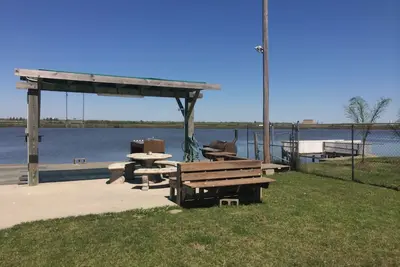 Image de Sur l'eau, loin du bruit. Rampe de fauteuil roulant. À quelques minutes de Galveston.