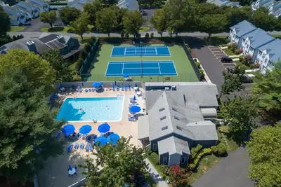 Image de Condo Spacieux & Bright Lakeside> RÉSERVEZ Maintenant 4 Sea Witch & Rb Film Fest> Tennis