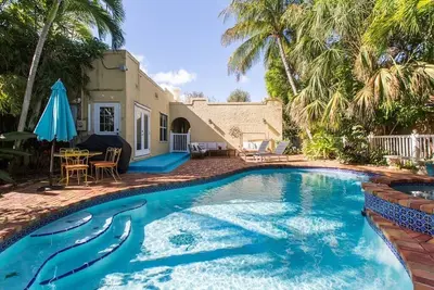 Image de Belle maison et une piscine magique, à proximité de Intracoastal, et meilleures plages