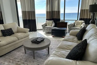 Image de Condo 3 Br / 3 Ba Beachfront avec une vue imprenable!