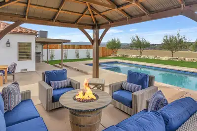Adobe de luxe à Paso Robles Wine Country w / Hot Tub @ Hearst Ranch Winery