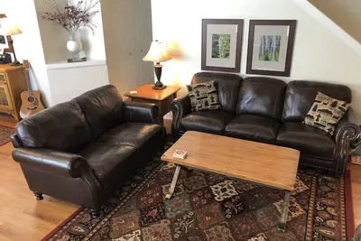 Image de La meilleure affaire! ! 3br / 3ba - Confortable et spacieux - Wifi et bain Ă remous!