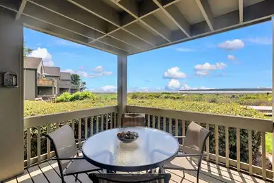 Image de Reserve maintenant! Oceanfront Villa Ă Pelican Watch