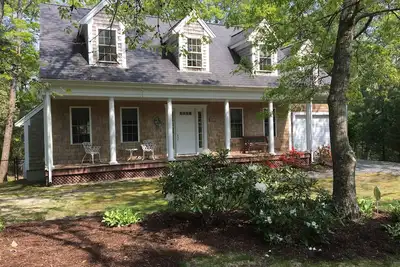 Image de Lakefront, Dog Friendly, 4+ Bedroom Home! Près de la ville, des plages et des magasins