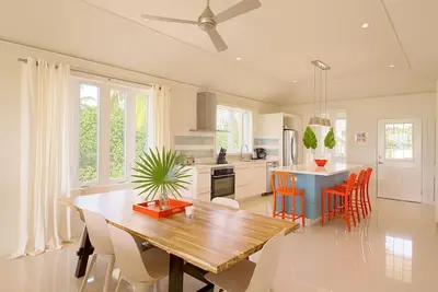 Image de 2br, 2ba Apt Suite: spacieuse et moderne avec une vue magnifique sur la baie!