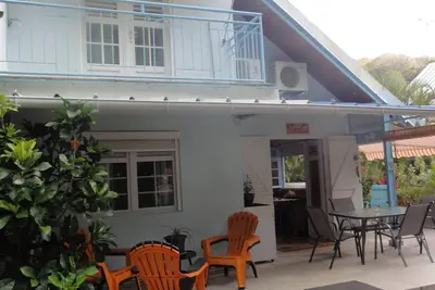 Image de St Anne, Maison lumineuse agréable et calme, un beau jardin, à 400m de la plage