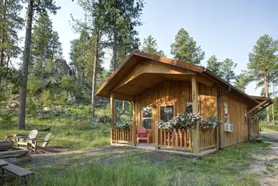 Image de Belle cabine personnalisée Black Hills, près de Mt Rushmore, situé au centre, 10 acres