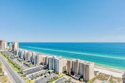 Image de Vues magnifiques, super équipements, piscine côté golfe / rivière paresseuse! Abordable et propre!