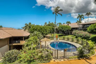 Image de Retraite tropicale tranquille avec piscine commune, bain à remous et golf à proximité