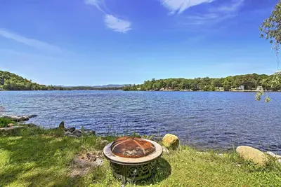 Image de Bord de l'eau Glen Lake Cottage w \/ Porche, Canoë & Kayak!