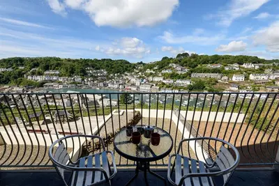 Image de Appartement moderne avec balcon, vue sur la rivière, wifi et parking.