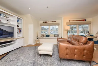 Image de Bel appartement dans le centre de la ville avec un parking gratuit réservé