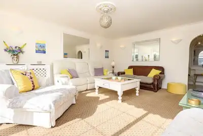Image de Superbe chalet acceptant les animaux de compagnie est un magnifique terrain avec wifi et parking.