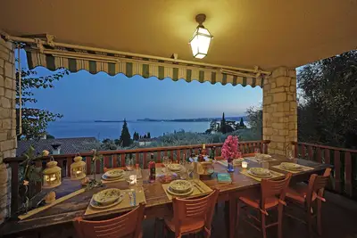 Wonderful villa for 8 people + 2 kids with Pool, Lake View, Ac and big garden