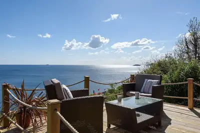Image de Grande retraite pour deux avec de superbes vues sur la mer.
