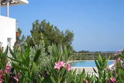 Image de Designer Villa dans un quartier calme près de la mer, près de golf. Nouveau: WiFi gratuit! !