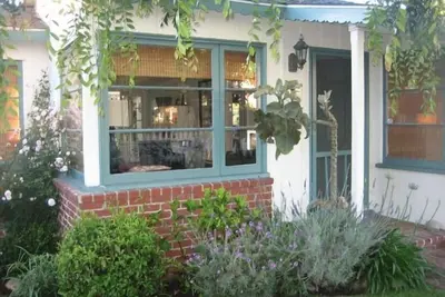 Image de Blessing Cottage: A Vintage Cottage 2 pâtés de maisons de la plage