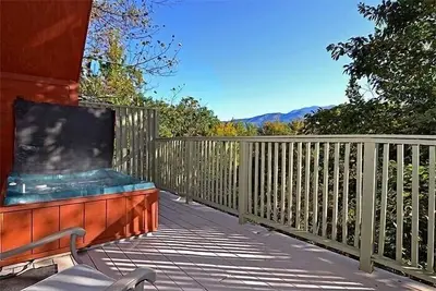 Image de Plus de 700 $ en billets gratuits, jacuzzi coeur, bain à remous, Internet, lit King, à 5 minutes de l'aquarium