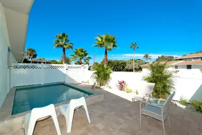 Image de Vente de printemps! Prix réduit jusqu'au 31 mai! Anna Cabana B: North End Pool Home à quelques pas de la plage!