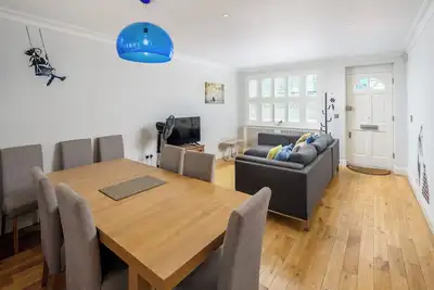 Image de Spacious quiet 4-bedroom\/6-bed house with garage 5min walk to Paddington Station