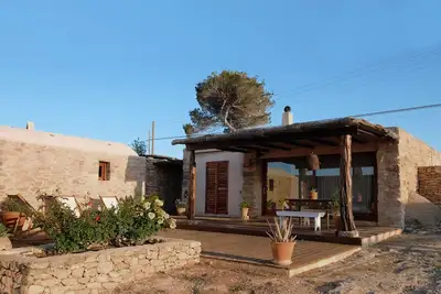 Image de Charme, pierre, donnant sur Ibiza, 1200 m2 de terrain privé