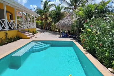 Image de Belle maison de vacances pour 6 personnes avec piscine privée.