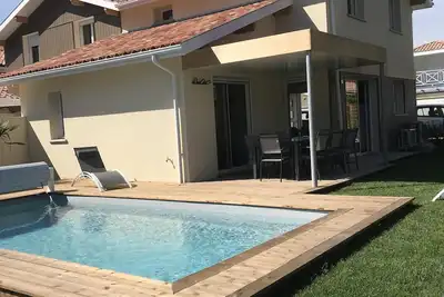 Image de Belle maison avec piscine chauffée cœur d’un village familial proche plage