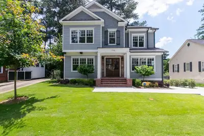 Image de Superbe nouvelle maison près de Piedmont Park \/ Ansley! Commodité et luxe!