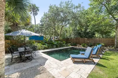 Image de Maison de luxe, 1 bloc à la plage avec piscine privée chauffée, animaux acceptés et Wifi gratuit!