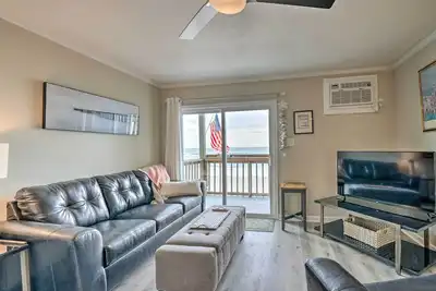 Image de Chic Oceanfront North Topsail Beach Condo w / Deck!
