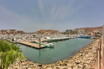 Image de Nouveau! Condo Cabo haut de gamme avec jacuzzi sur la marina!