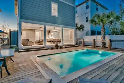 Image de Piscine chauffée privée! Courte promenade à la plage! Vues du golfe! Emplacement idéal
