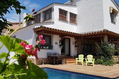 Image de Belle villa Indépendante, 4 chambres avec piscine privée.