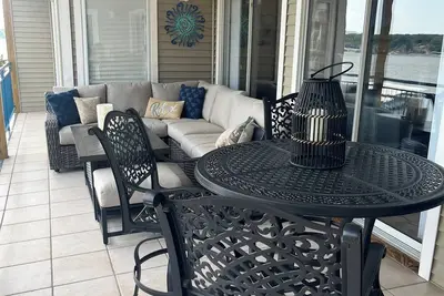 Image de Beau, grand condo au bord de l'eau, vue sur le canal principal, glissement de bateau et 4Bed 4Bath