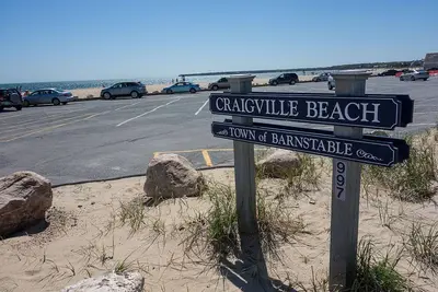 Image de Récemment rénové Cape Home Minutes de Craigville Beach!