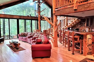 Image de Whitewater Lodge est une retraite enchanteresse avec de belles touches personnalisées surplombant le magnifique Cartec