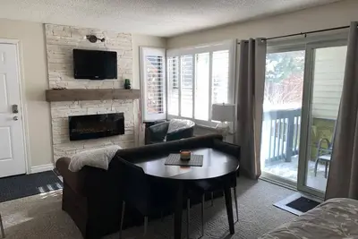 Image de Bienvenue au Hillside Studio 1 avec vue sur la montagne, cuisine complète, wifi, navette