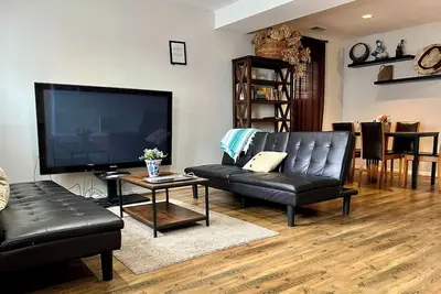 Image de Gold Coast-Old Town Gem avec parking ~ Amenez famille ou amis ~ Heart of Chicago