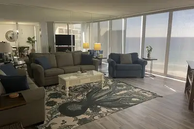 Image de ** Condo nouvellement rénové **. . . Vue Oceanfront. . . 25% de rabais du 28 septembre au 5 octobre! ! !