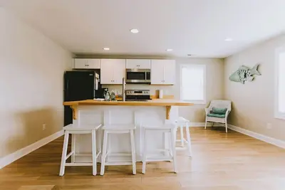Image de Le Nags Head Cottage-Rénové Printemps 2018! À distance de marche de la plage!