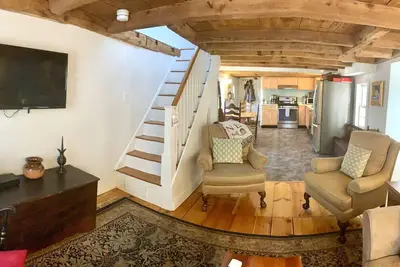 Image de Authentique 1739 Two Bdrm Cottage in Historic Salem