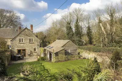 Image de Hope Cottage est une maison d'époque Cotswold magnifiquement présentée.