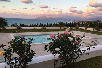 Image de Villa magnifique vue sur mer Ă 500 m de la plage. Un vrai paradis.